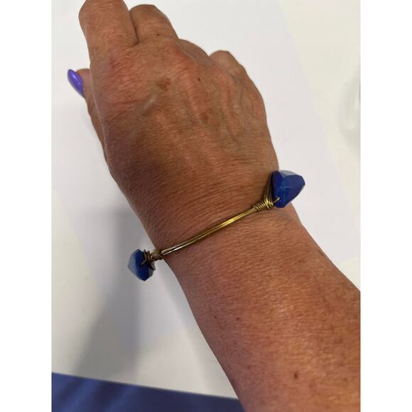 BOURBON & BOWETIES gold tone bracelet bangle faceted blue agate signed jewelry - Picture 7 of 9